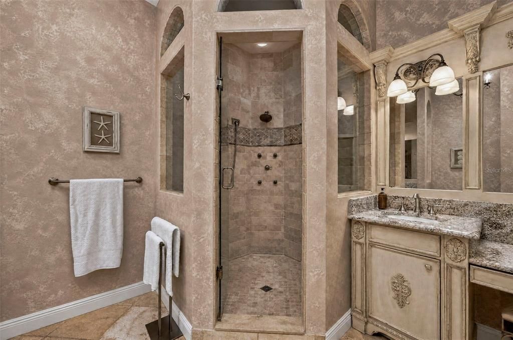 На продажу: $695,000 (4 спален, 3 ванн, 2701 Квадратных фут)