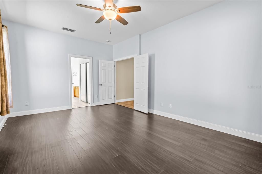 For Sale: $529,000 (4 beds, 2 baths, 2544 Square Feet)
