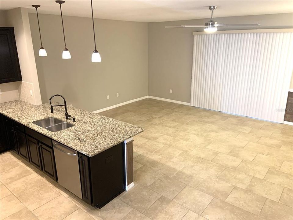 В аренду: $2,495 (3 спален, 2 ванн, 1568 Квадратных фут)