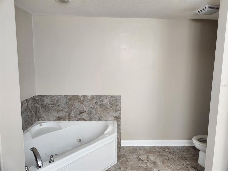 For Rent: $2,300 (3 beds, 2 baths, 1775 Square Feet)