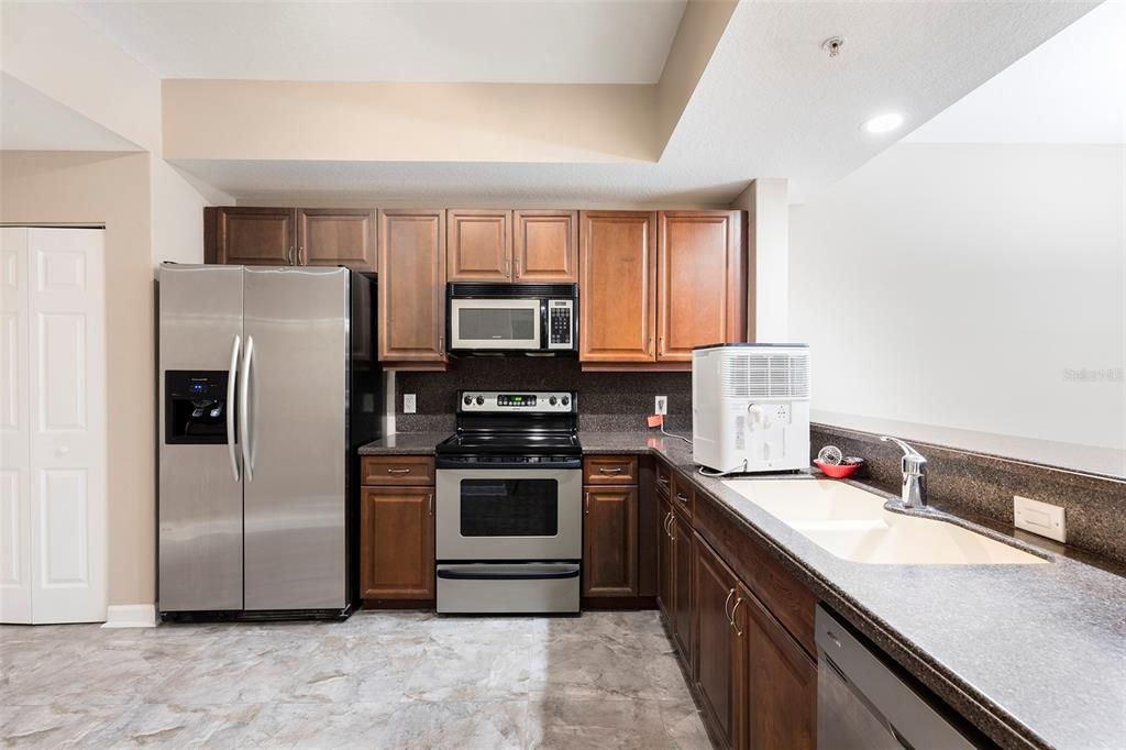 For Rent: $2,300 (3 beds, 2 baths, 1775 Square Feet)