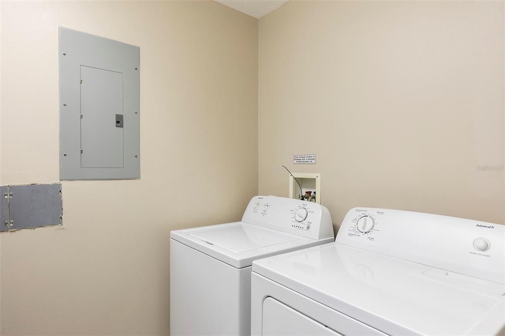 For Rent: $2,300 (3 beds, 2 baths, 1775 Square Feet)