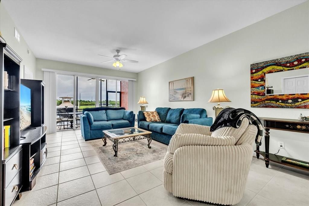 For Sale: $359,000 (3 beds, 2 baths, 1596 Square Feet)
