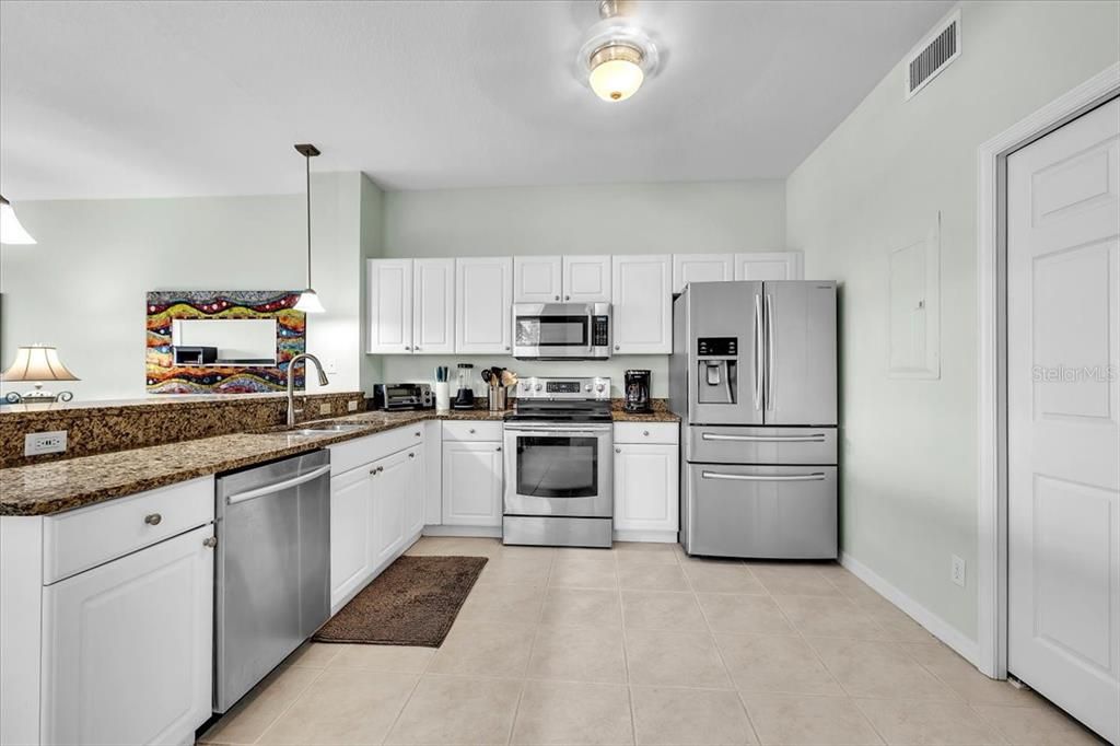 For Sale: $359,000 (3 beds, 2 baths, 1596 Square Feet)