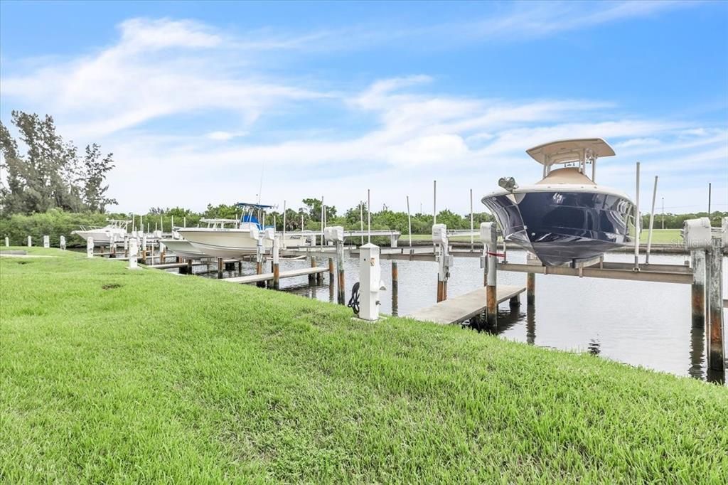 For Sale: $359,000 (3 beds, 2 baths, 1596 Square Feet)