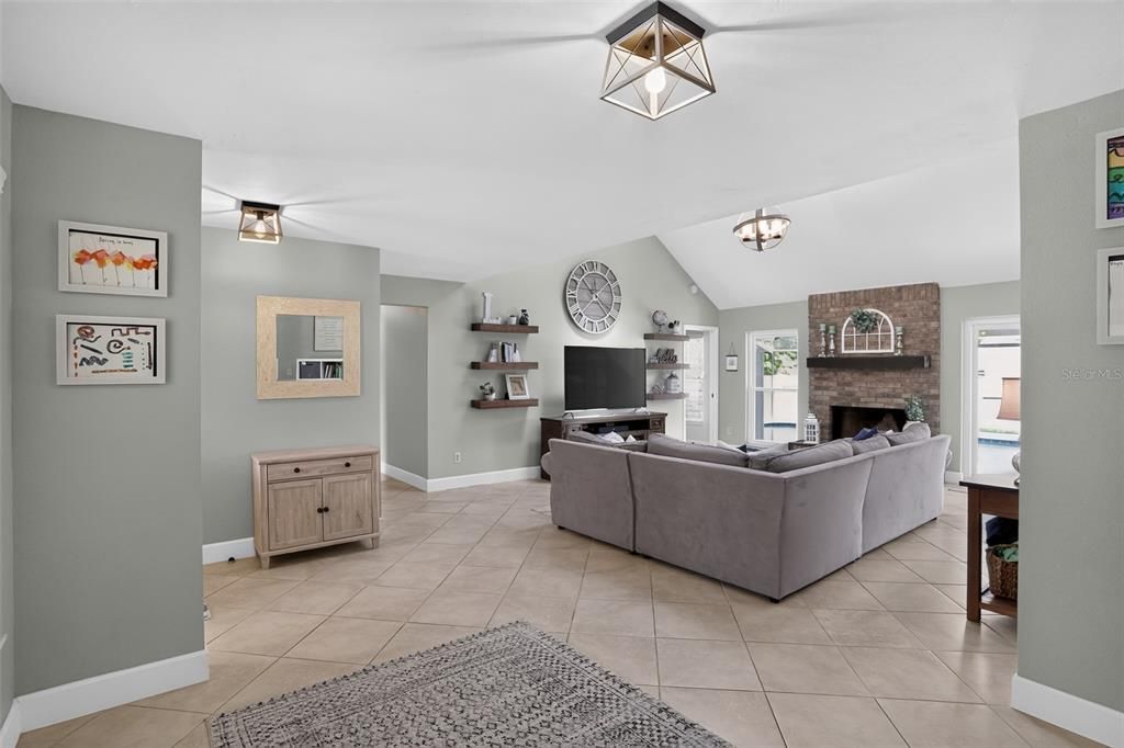 For Sale: $485,000 (3 beds, 2 baths, 1634 Square Feet)