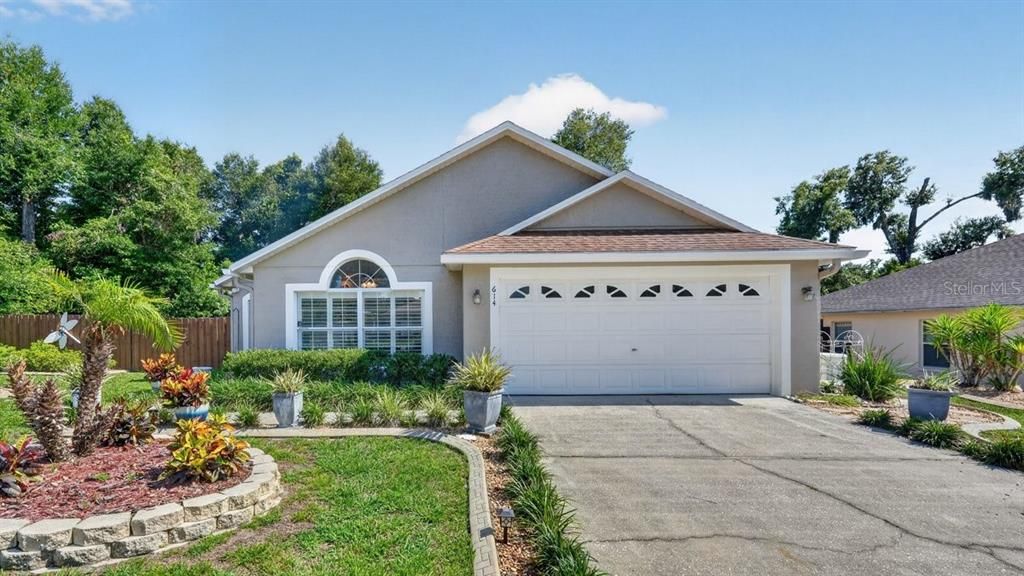 На продажу: $384,900 (3 спален, 2 ванн, 1585 Квадратных фут)