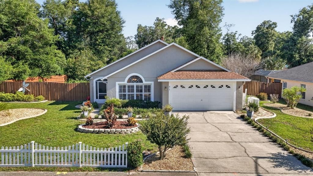 На продажу: $384,900 (3 спален, 2 ванн, 1585 Квадратных фут)