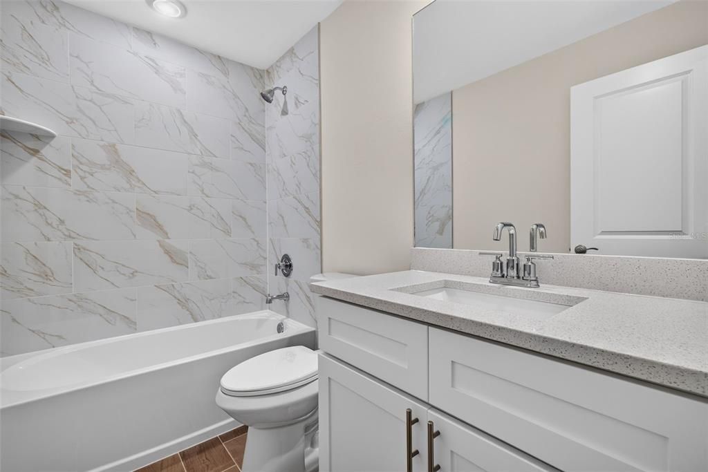 На продажу: $339,900 (3 спален, 3 ванн, 1818 Квадратных фут)