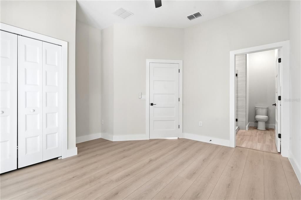 For Sale: $559,000 (3 beds, 2 baths, 1576 Square Feet)