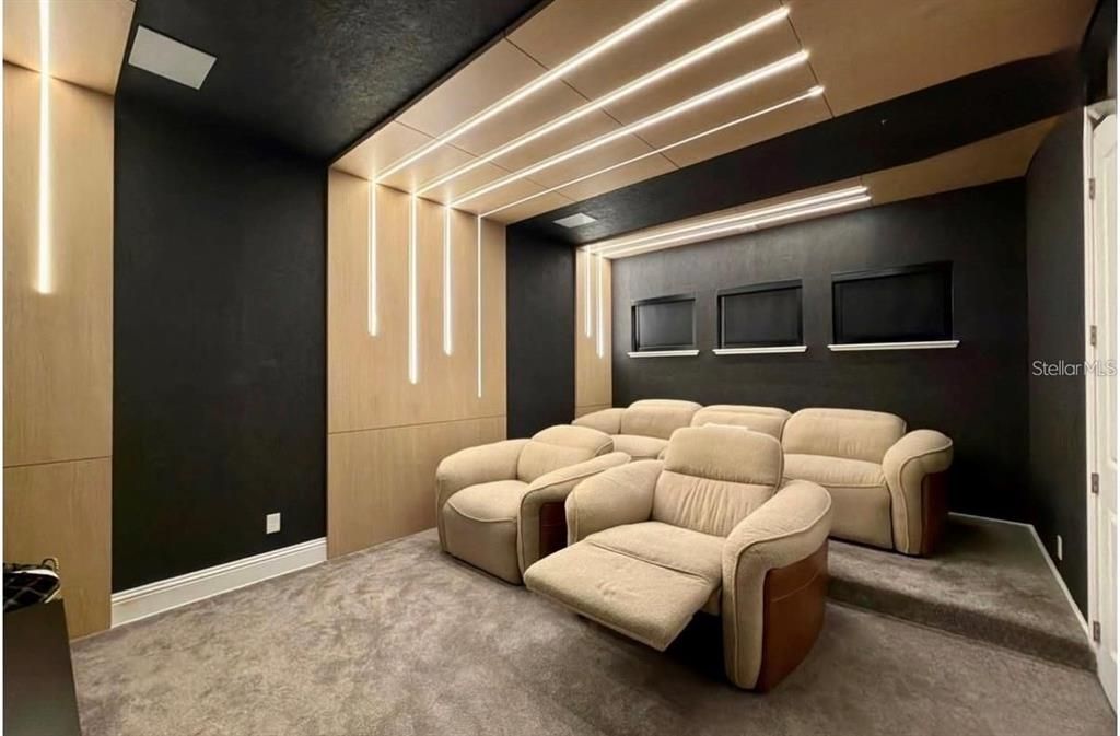 На продажу: $5,499,000 (6 спален, 7 ванн, 8479 Квадратных фут)