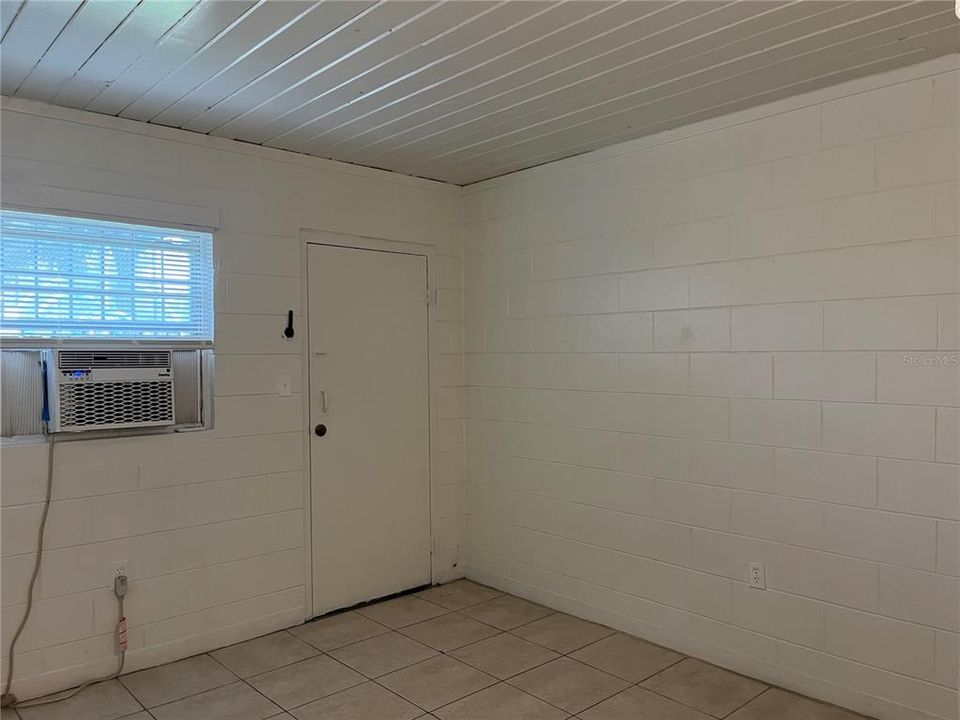 For Rent: $1,050 (2 beds, 1 baths, 559 Square Feet)