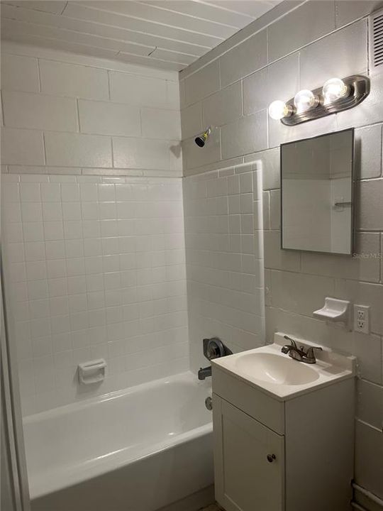 For Rent: $1,050 (2 beds, 1 baths, 559 Square Feet)