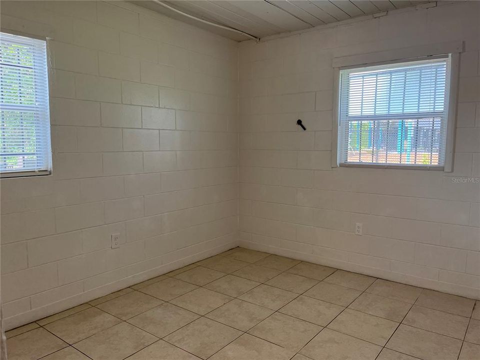 For Rent: $1,050 (2 beds, 1 baths, 559 Square Feet)