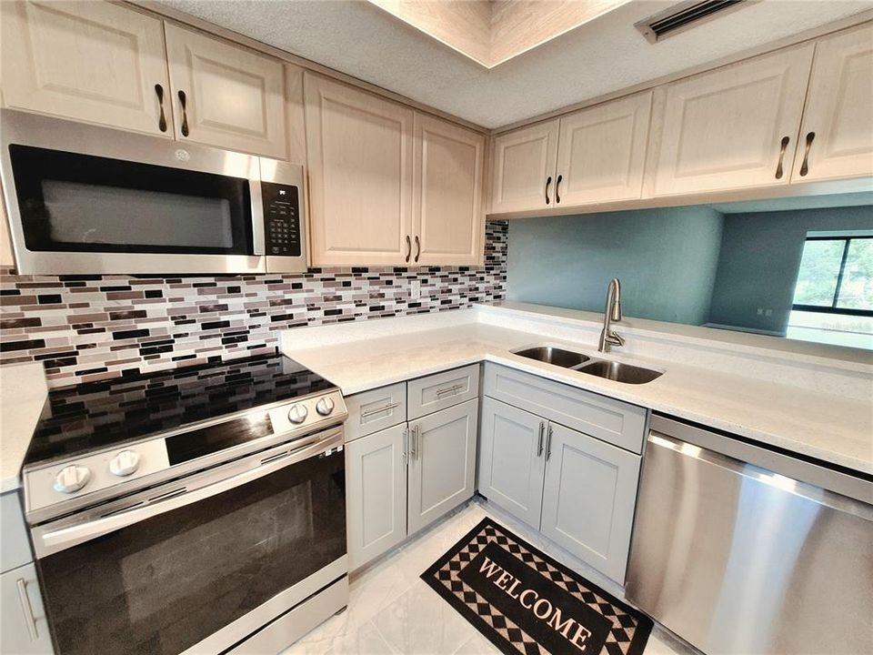 For Sale: $216,000 (2 beds, 2 baths, 1094 Square Feet)