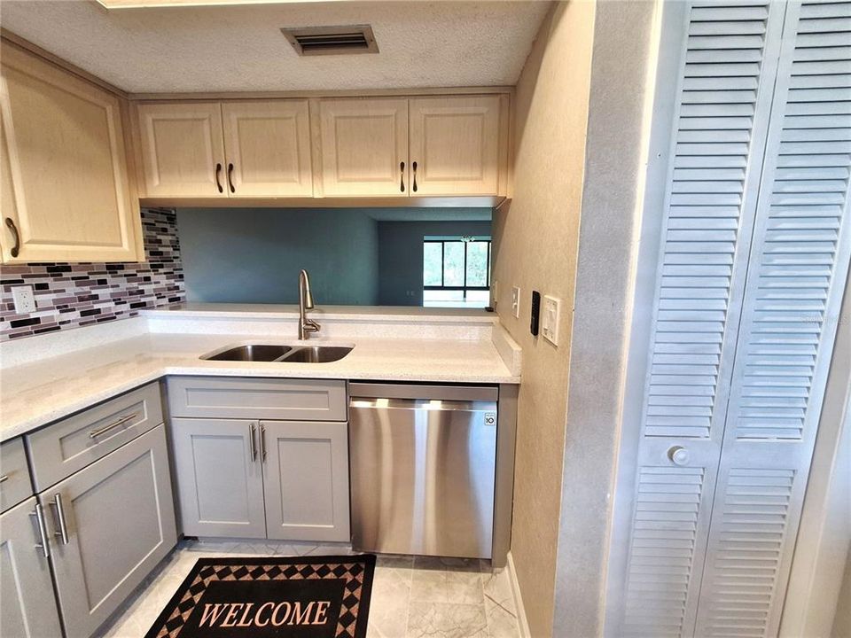 For Sale: $216,000 (2 beds, 2 baths, 1094 Square Feet)