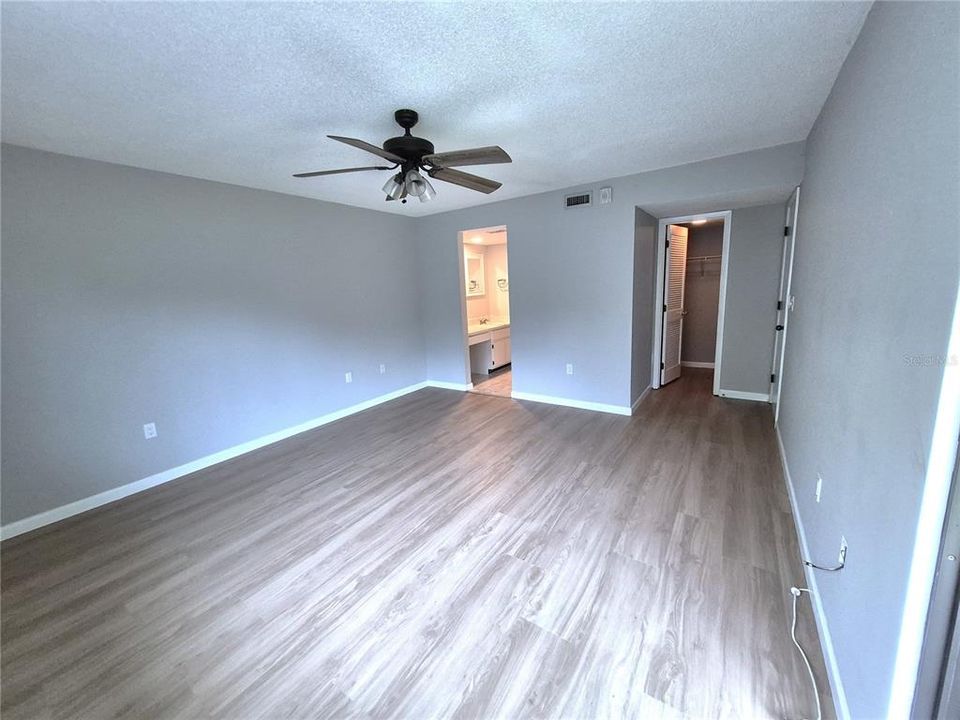 For Sale: $216,000 (2 beds, 2 baths, 1094 Square Feet)