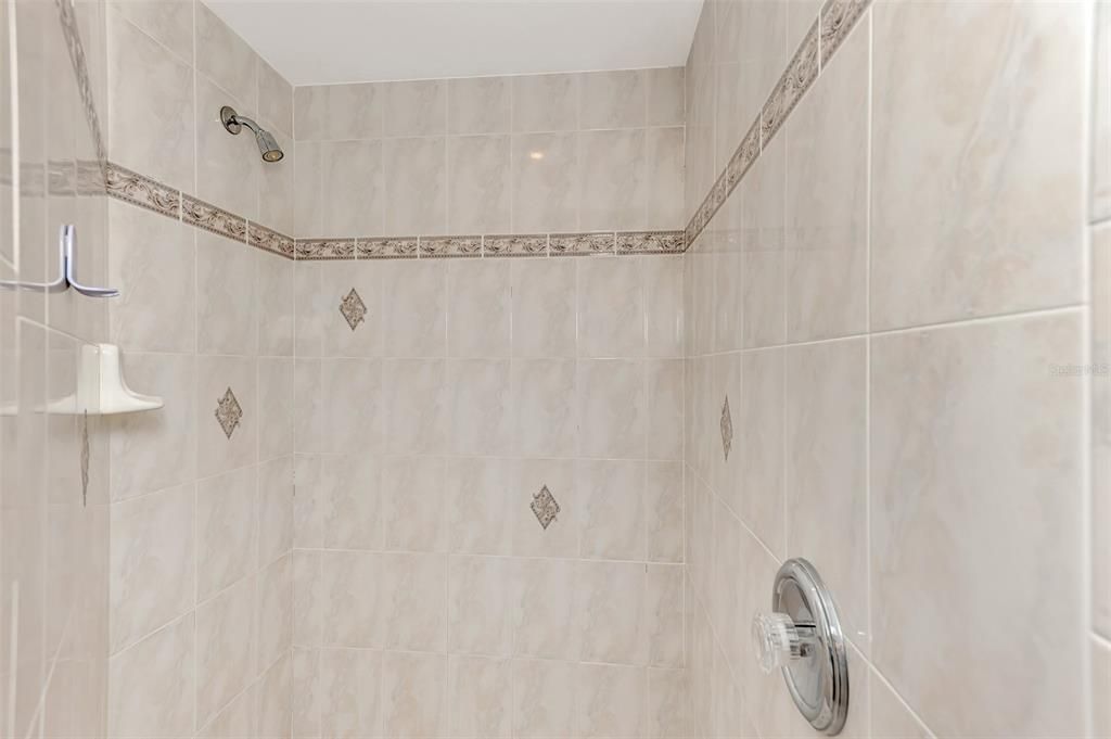 Под контрактом: $359,000 (3 спален, 2 ванн, 1893 Квадратных фут)