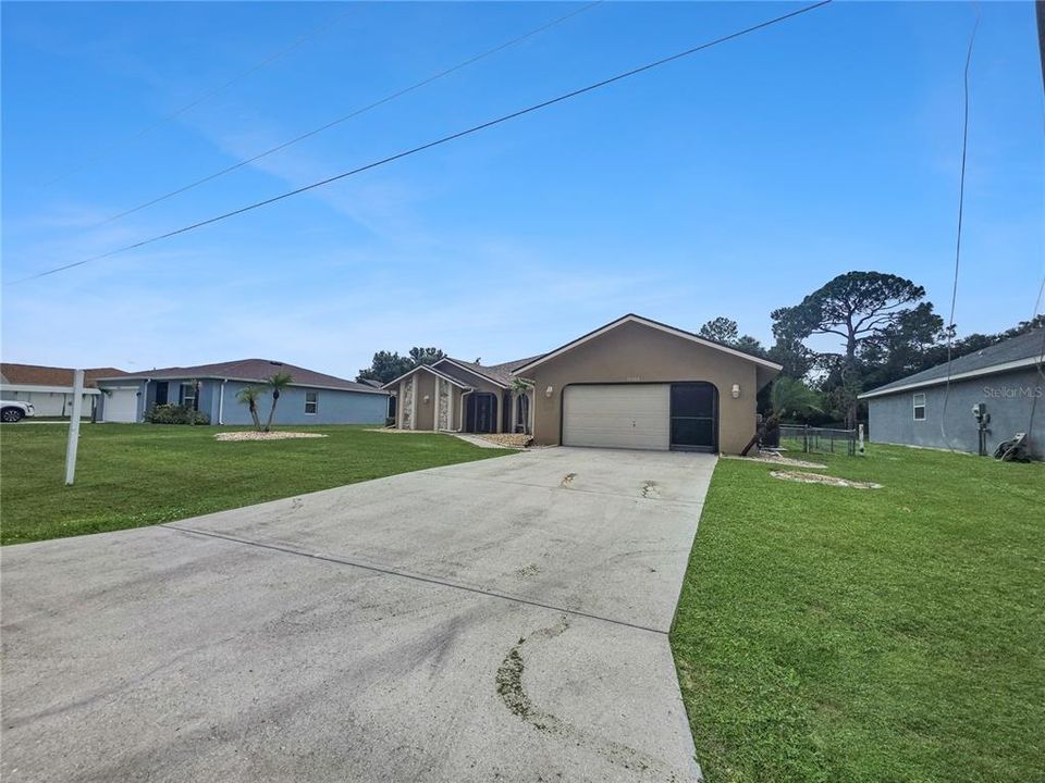 For Sale: $375,000 (3 beds, 2 baths, 2111 Square Feet)