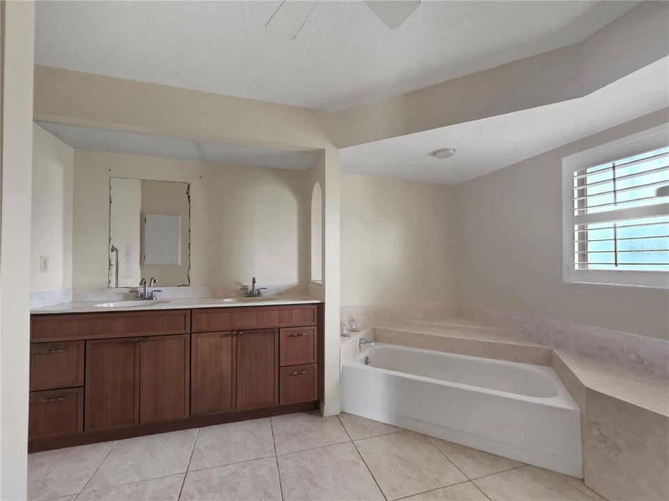 For Sale: $375,000 (3 beds, 2 baths, 2111 Square Feet)