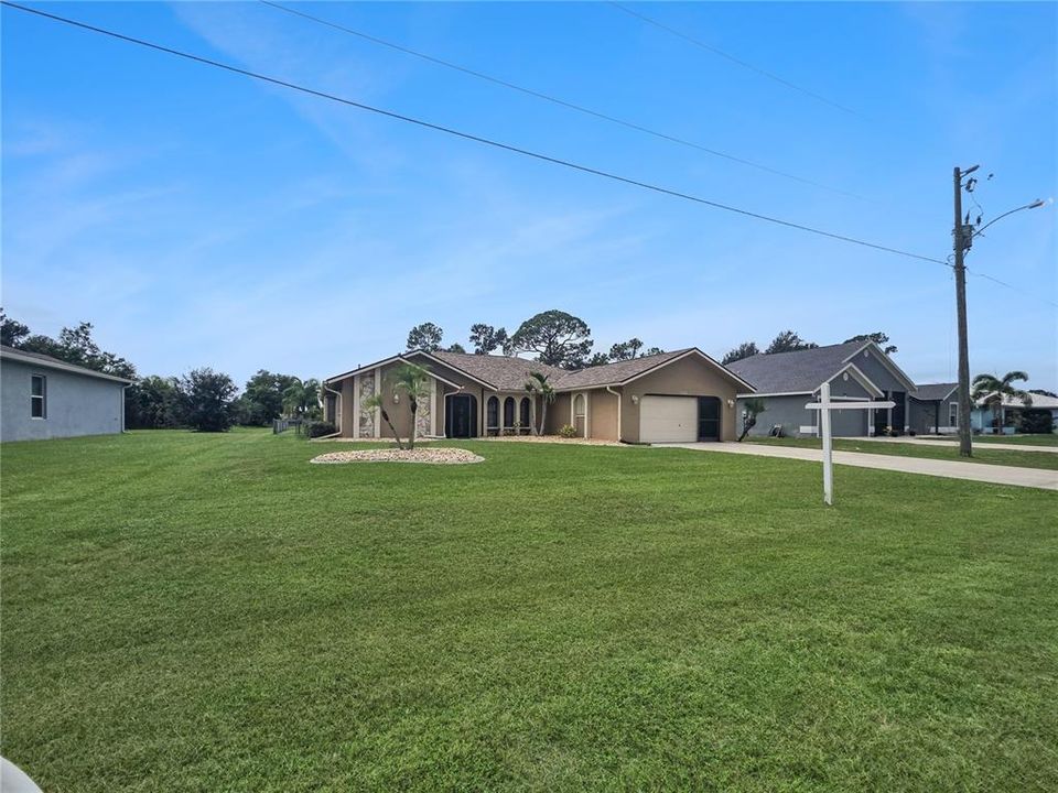 For Sale: $375,000 (3 beds, 2 baths, 2111 Square Feet)