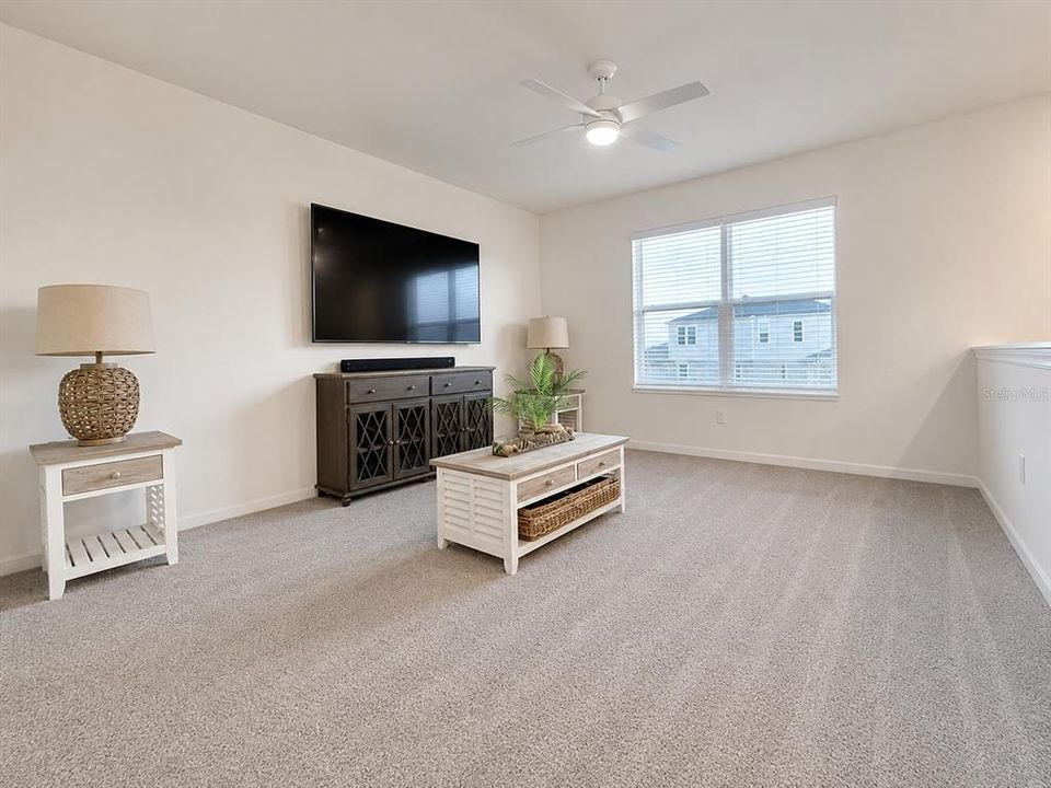 En Venta: $334,000 (4 camas, 3 baños, 2371 Pies cuadrados)