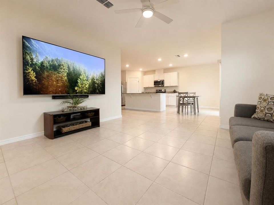 En Venta: $334,000 (4 camas, 3 baños, 2371 Pies cuadrados)