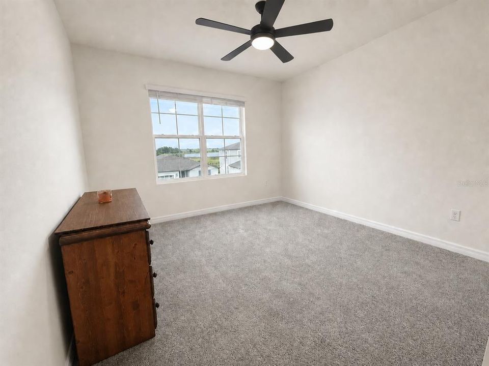 En Venta: $334,000 (4 camas, 3 baños, 2371 Pies cuadrados)