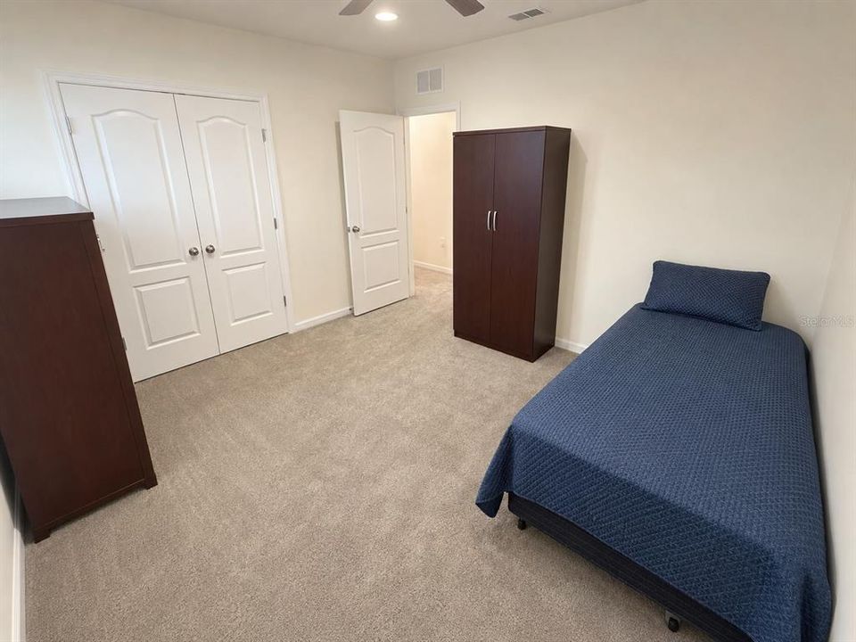En Venta: $334,000 (4 camas, 3 baños, 2371 Pies cuadrados)