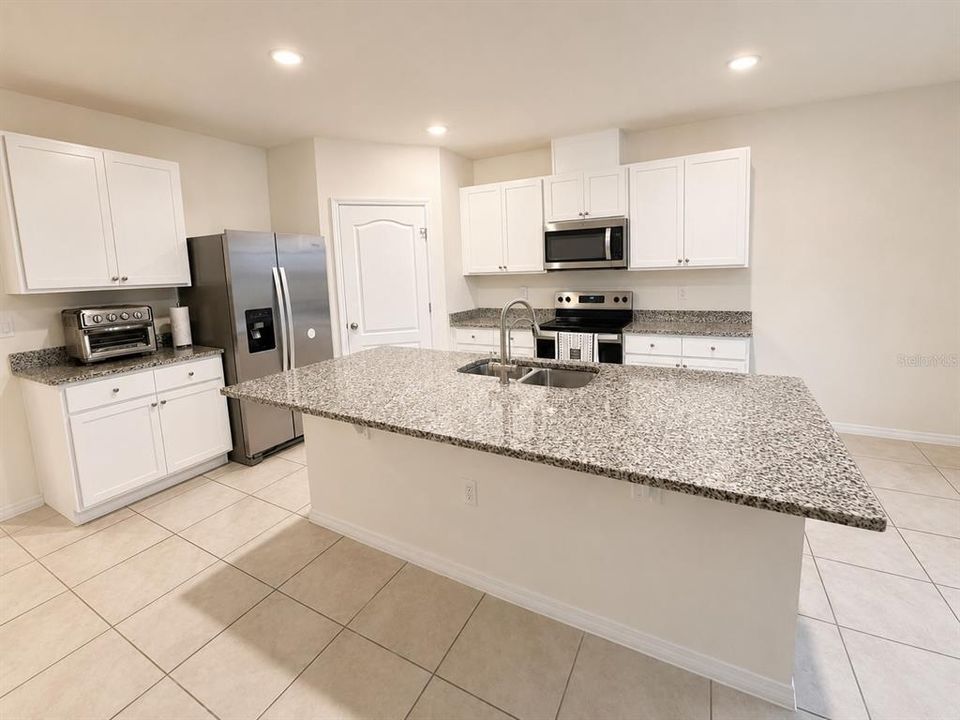 En Venta: $334,000 (4 camas, 3 baños, 2371 Pies cuadrados)