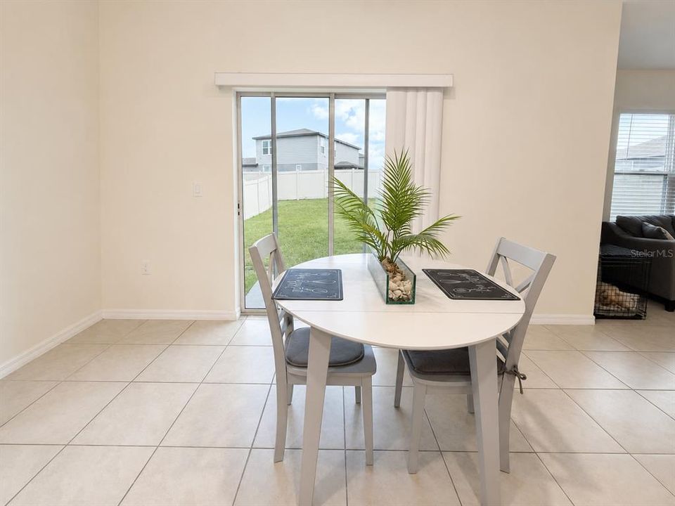 En Venta: $334,000 (4 camas, 3 baños, 2371 Pies cuadrados)