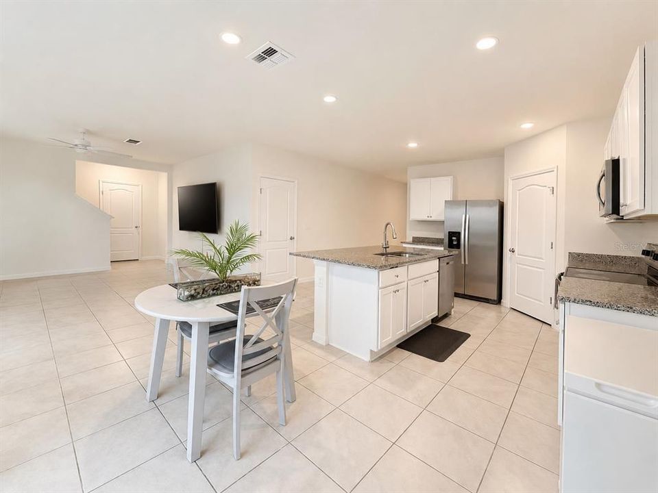 En Venta: $334,000 (4 camas, 3 baños, 2371 Pies cuadrados)