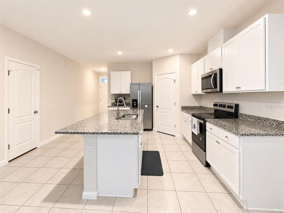 En Venta: $334,000 (4 camas, 3 baños, 2371 Pies cuadrados)