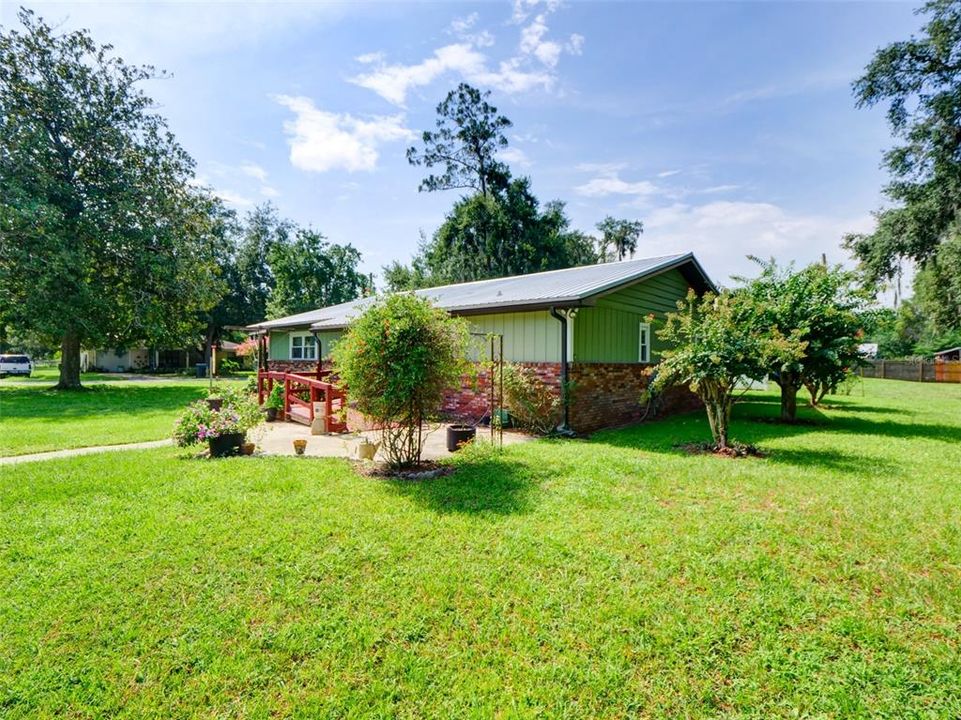 En Venta: $413,000 (3 camas, 2 baños, 1954 Pies cuadrados)