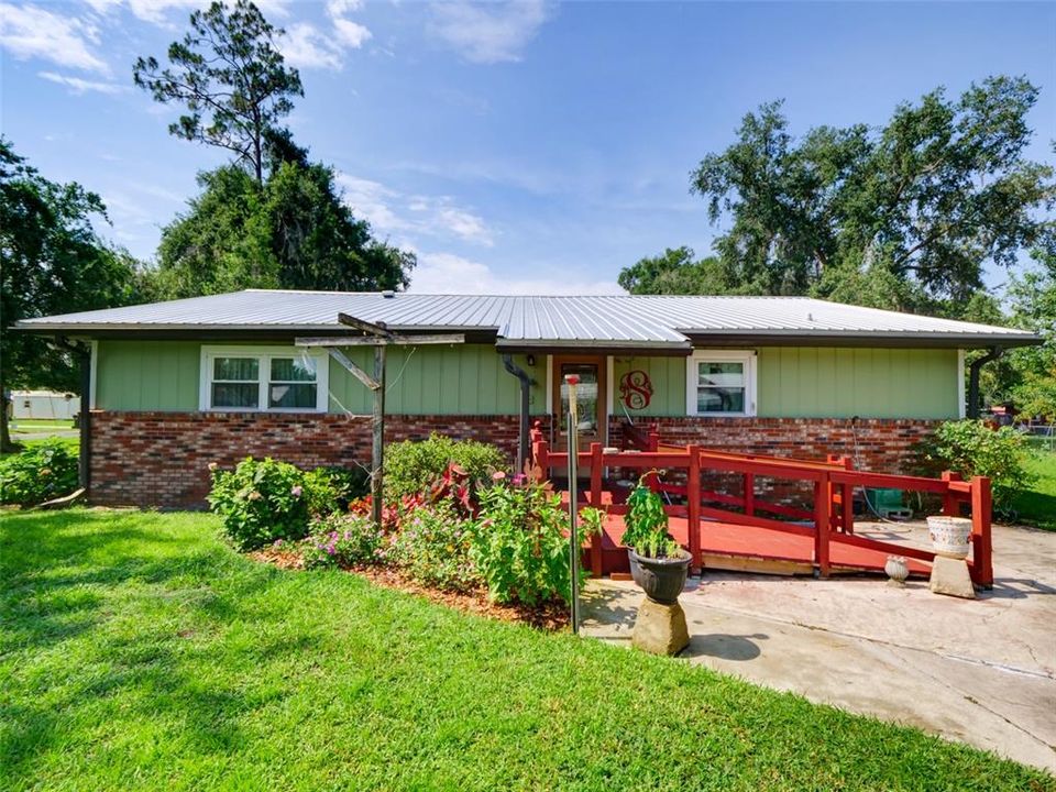 En Venta: $413,000 (3 camas, 2 baños, 1954 Pies cuadrados)