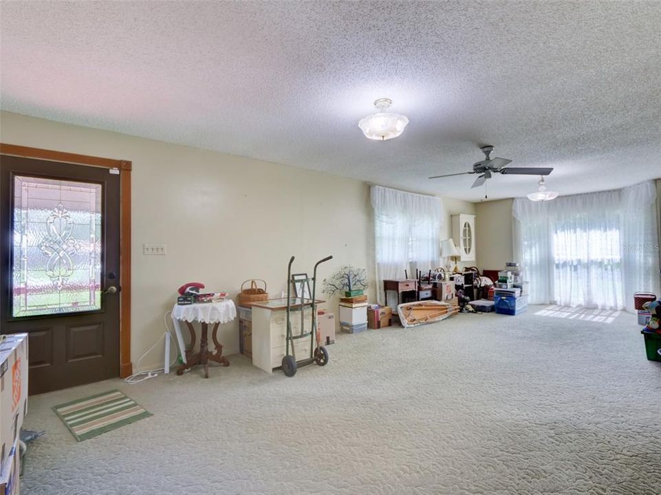 En Venta: $413,000 (3 camas, 2 baños, 1954 Pies cuadrados)