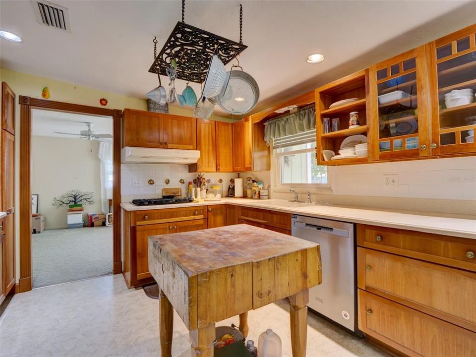 En Venta: $413,000 (3 camas, 2 baños, 1954 Pies cuadrados)