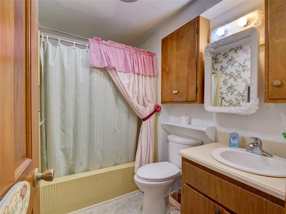 En Venta: $413,000 (3 camas, 2 baños, 1954 Pies cuadrados)