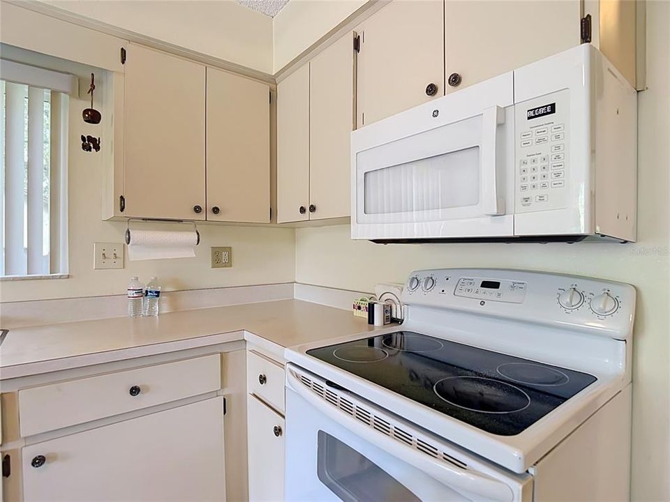 На продажу: $119,900 (2 спален, 2 ванн, 1144 Квадратных фут)