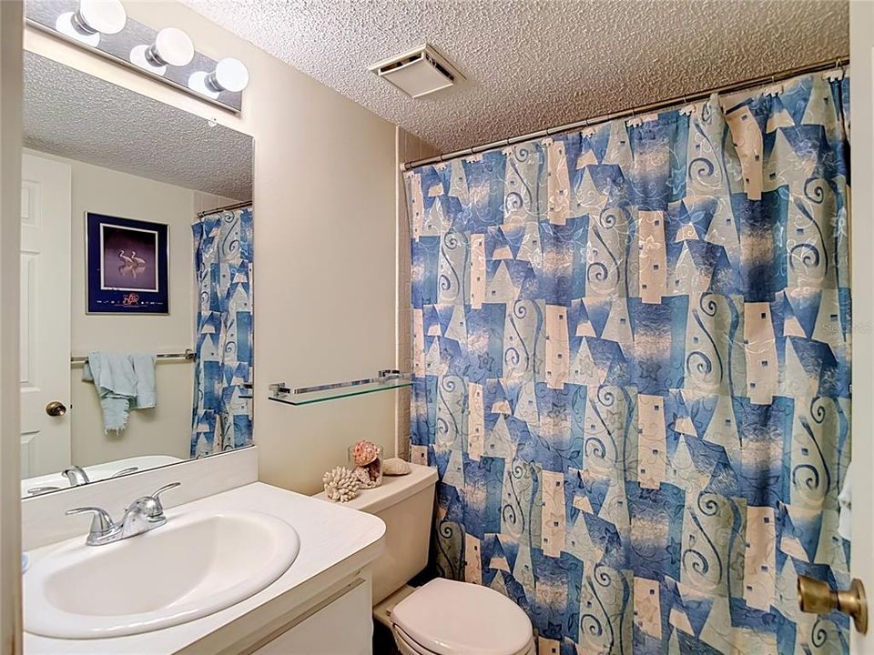 На продажу: $119,900 (2 спален, 2 ванн, 1144 Квадратных фут)