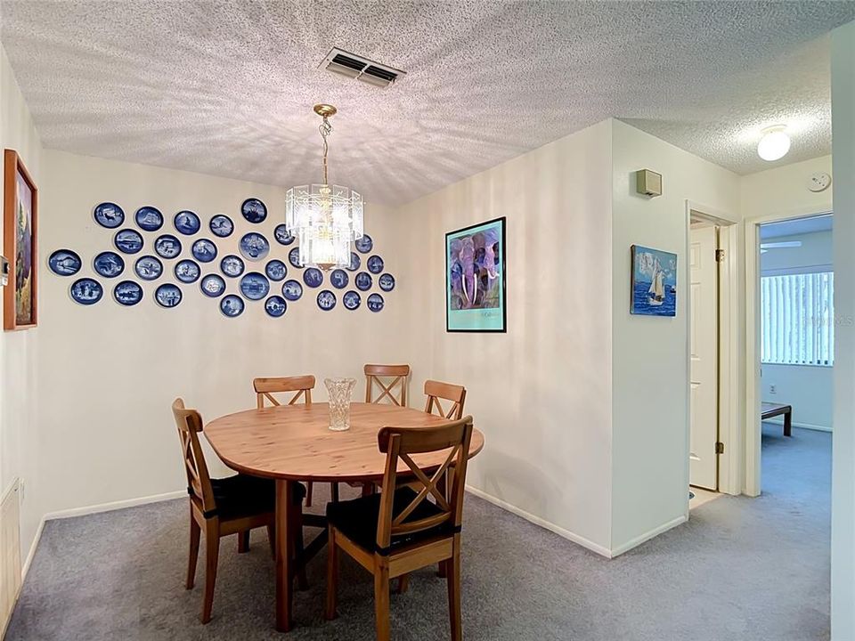 На продажу: $119,900 (2 спален, 2 ванн, 1144 Квадратных фут)