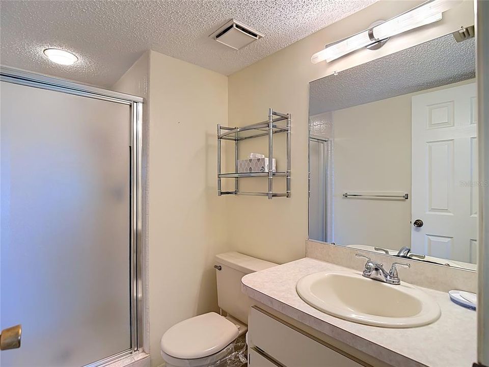 На продажу: $119,900 (2 спален, 2 ванн, 1144 Квадратных фут)