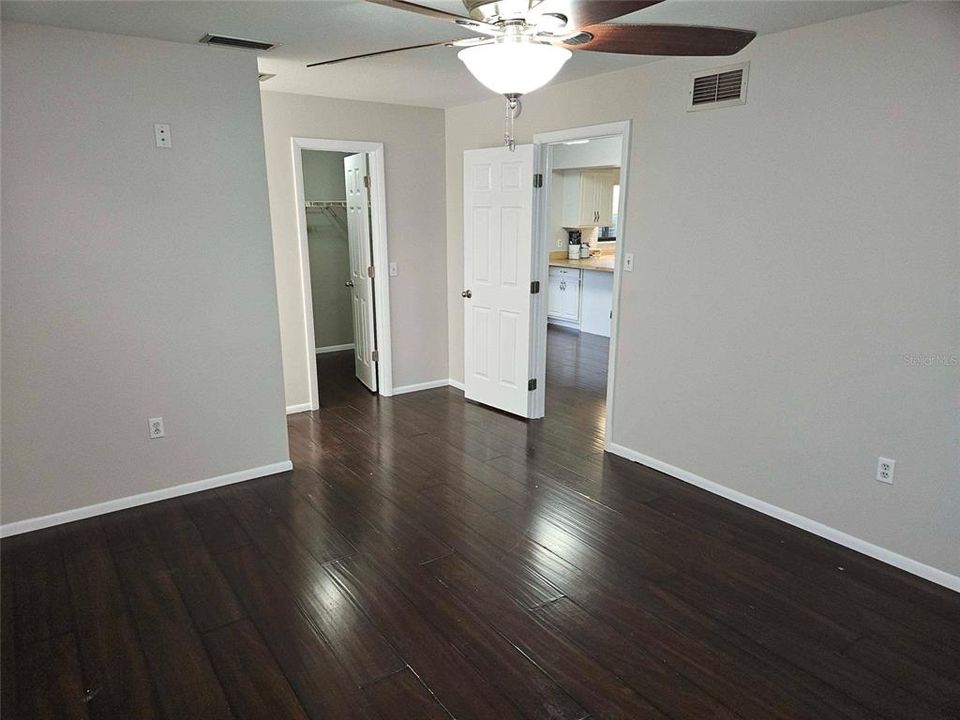 For Sale: $239,900 (2 beds, 2 baths, 1262 Square Feet)