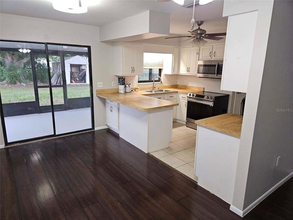 For Sale: $239,900 (2 beds, 2 baths, 1262 Square Feet)