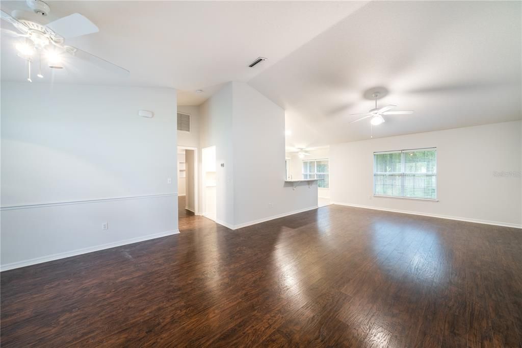 В аренду: $2,450 (3 спален, 2 ванн, 1558 Квадратных фут)