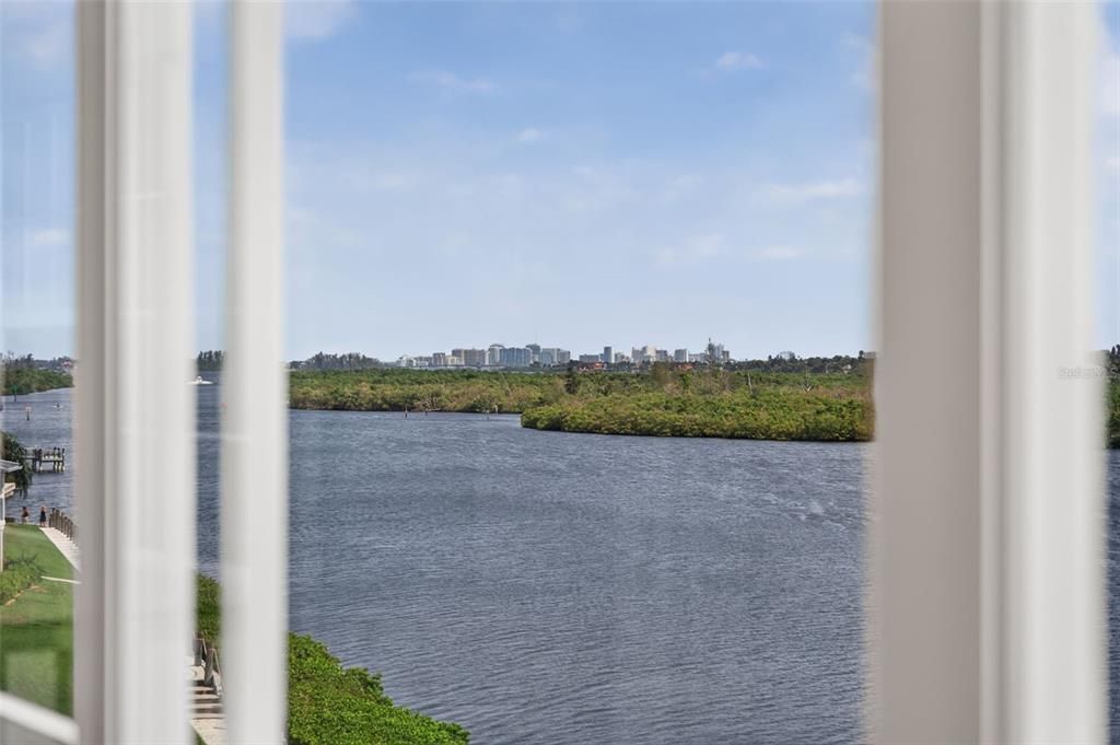 На продажу: $1,589,000 (2 спален, 2 ванн, 2042 Квадратных фут)