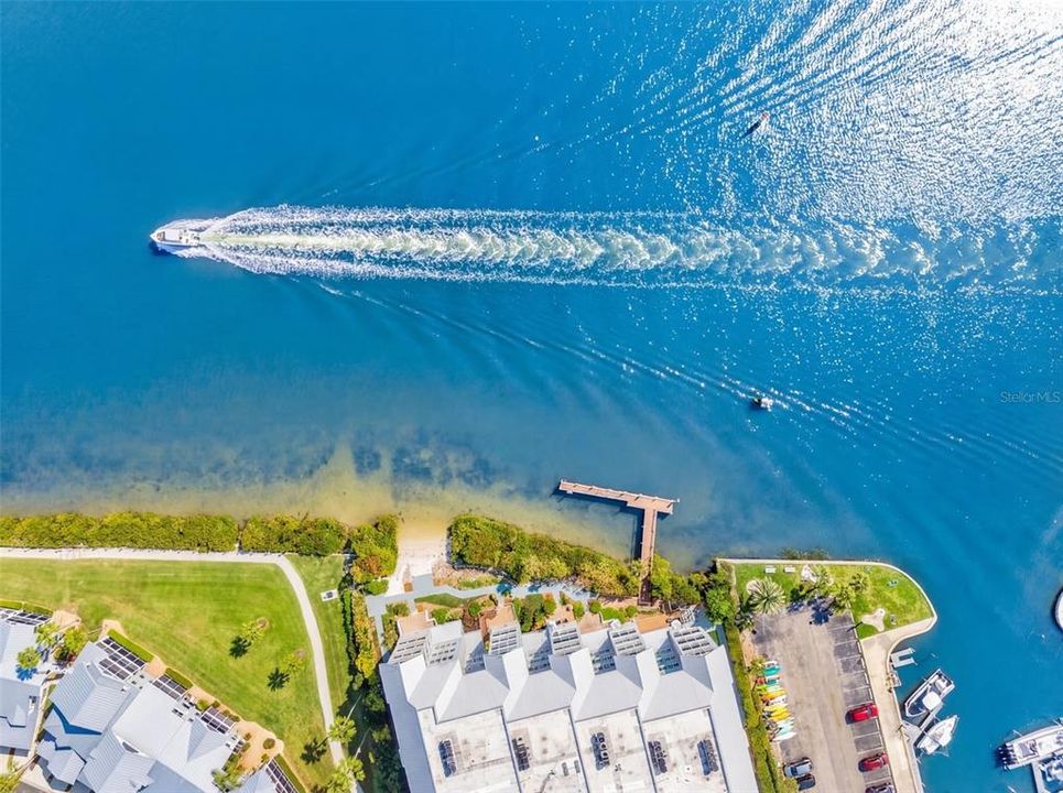 На продажу: $1,589,000 (2 спален, 2 ванн, 2042 Квадратных фут)