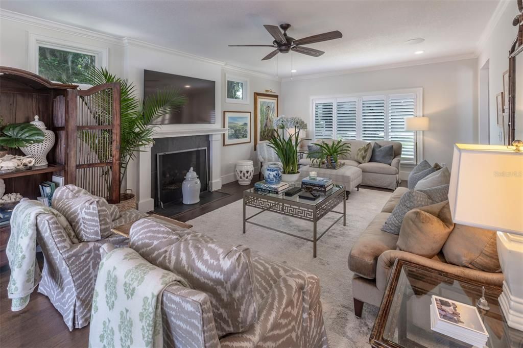 Active With Contract: $5,295,000 (5 beds, 4 baths, 4432 Square Feet)