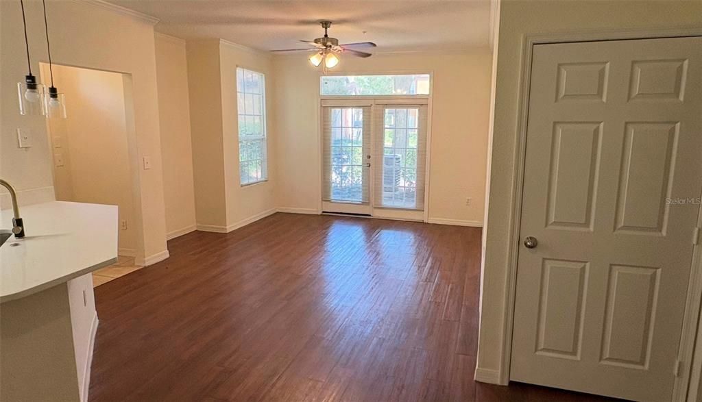 В аренду: $1,800 (2 спален, 2 ванн, 1051 Квадратных фут)