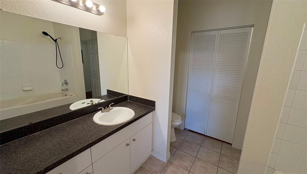 В аренду: $1,800 (2 спален, 2 ванн, 1051 Квадратных фут)